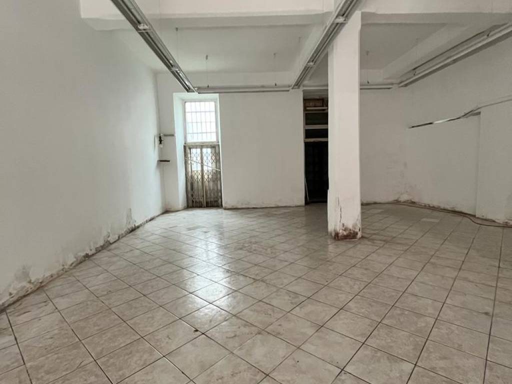 negozio in affitto a Savona in zona Centro Storico