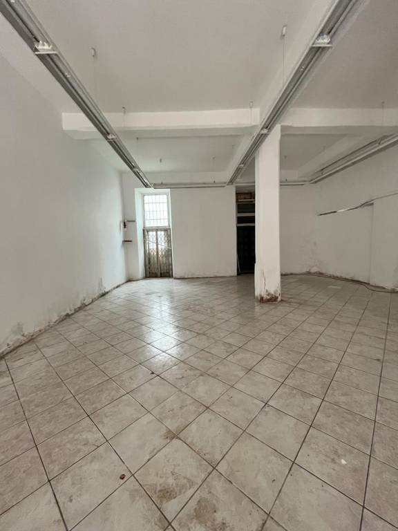 negozio in affitto a Savona