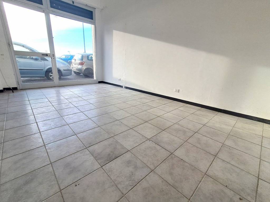 negozio in affitto a Savona in zona Centro Storico