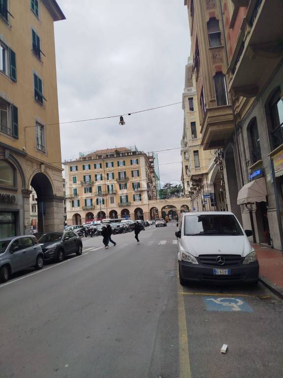 negozio in affitto a Savona in zona Centro Storico