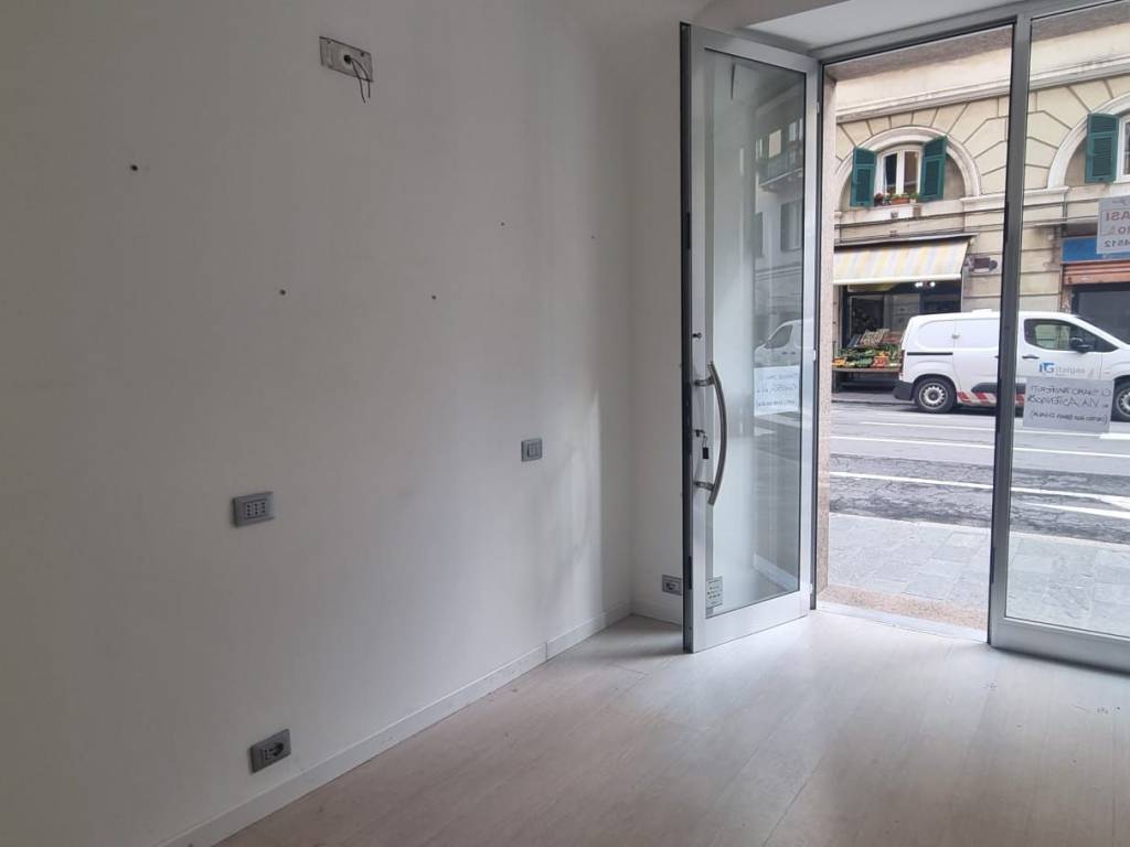negozio in affitto a Savona in zona Centro Storico