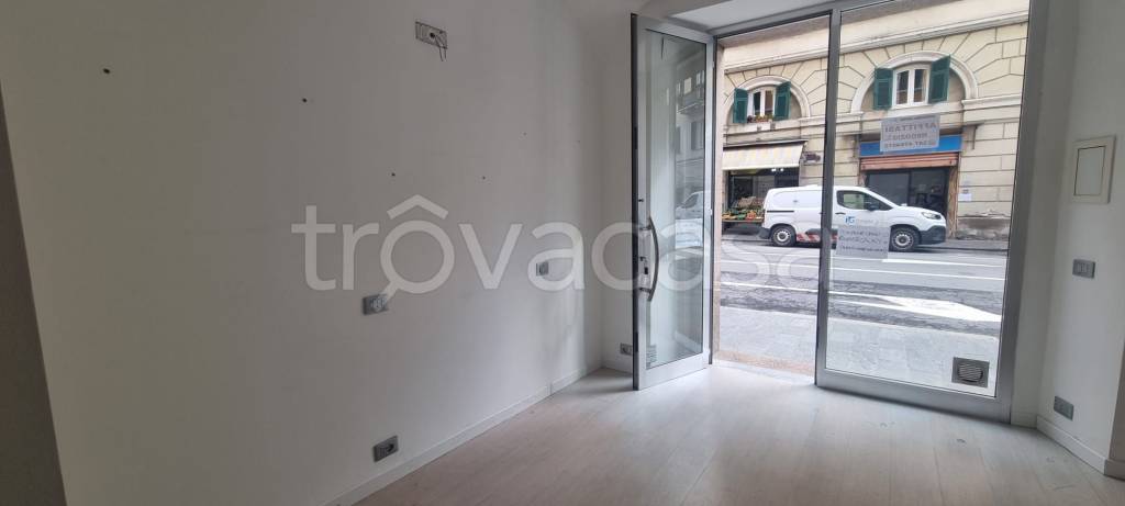 negozio in affitto a Savona in zona Centro Storico