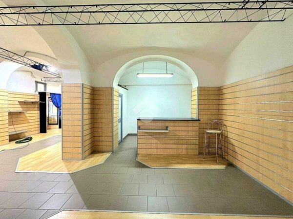 locale commerciale in affitto a Savona in zona Centro Storico