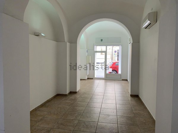 locale commerciale in affitto a Savona in zona Centro Storico