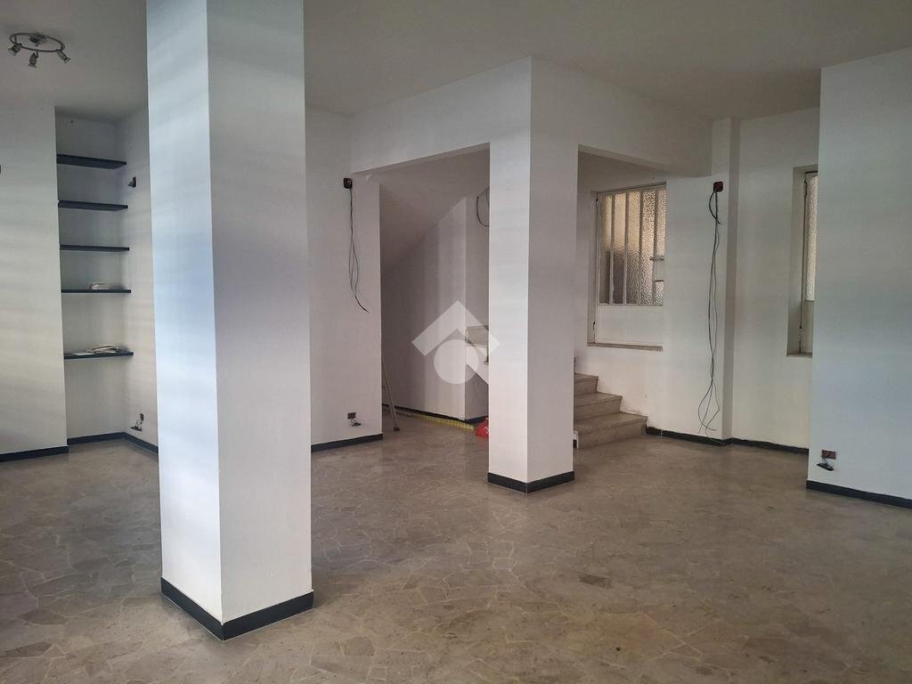 negozio in affitto a Savona in zona Centro Storico