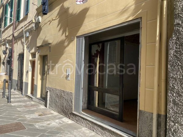 negozio in affitto a Savona in zona Centro Storico