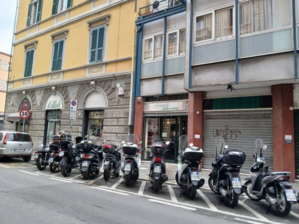 negozio in affitto a Savona in zona Centro Storico