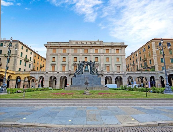 negozio in affitto a Savona