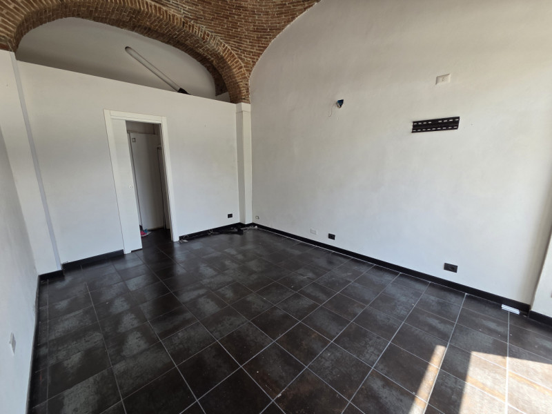 negozio in affitto a Savona in zona Centro Storico