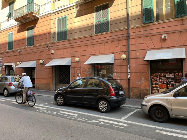 locale commerciale in affitto a Savona