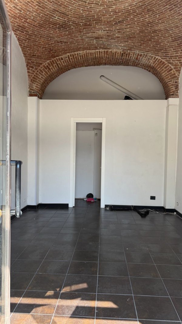 locale commerciale in affitto a Savona in zona Centro Storico