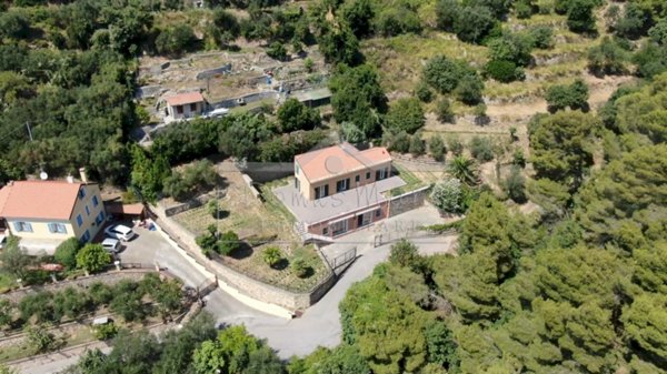 casa indipendente in affitto a Spotorno