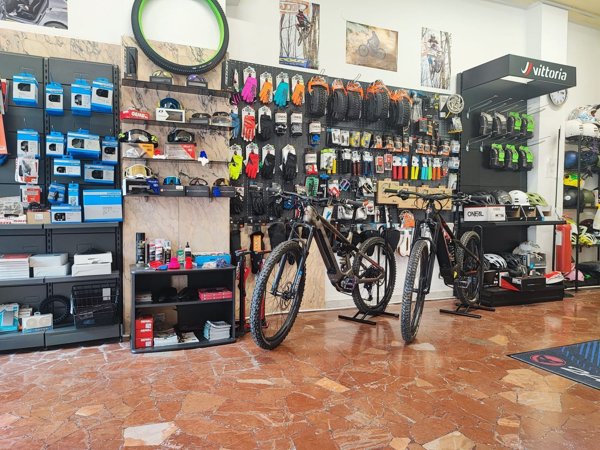 negozio in affitto a Spotorno