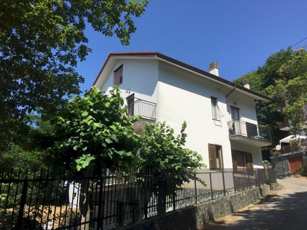 appartamento in affitto ad Urbe in zona Vara Superiore