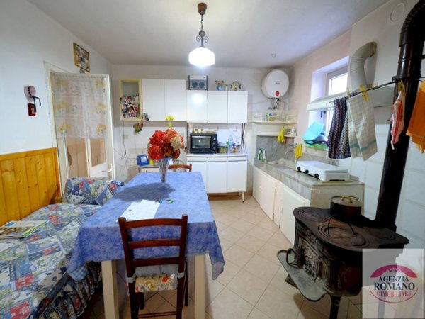 appartamento in affitto ad Urbe in zona Vara Inferiore