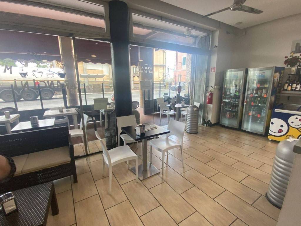 negozio in affitto a Vado Ligure in zona Vado Centro