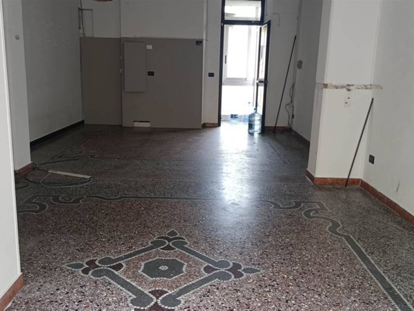 negozio in affitto a Vado Ligure in zona Vado Centro