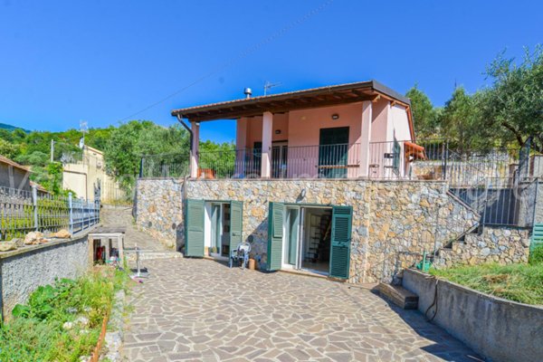 casa indipendente in affitto a Vado Ligure in zona Sant'Ermete