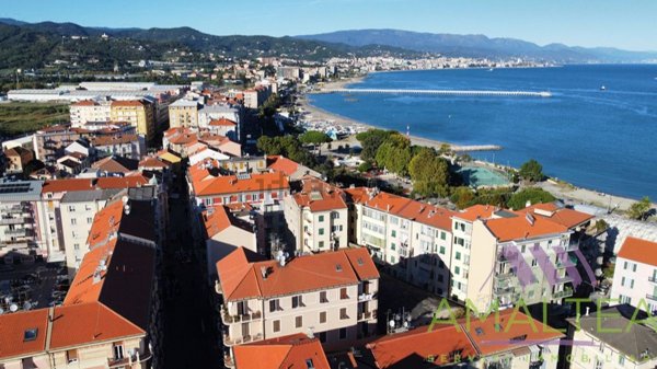 negozio in affitto a Vado Ligure