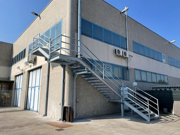 ufficio in affitto a Vado Ligure in zona Porto