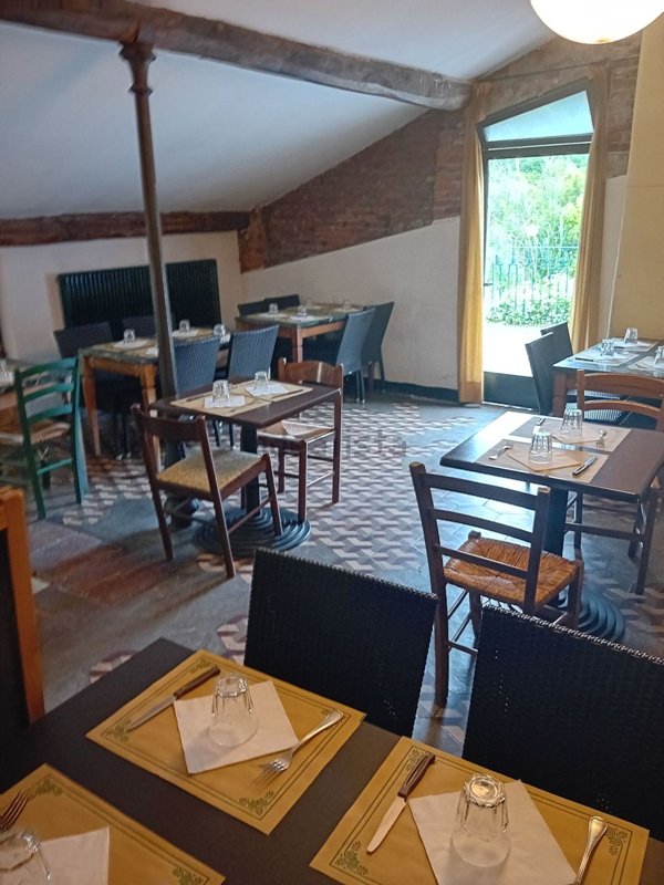 negozio in affitto a Vado Ligure in zona Sant'Ermete