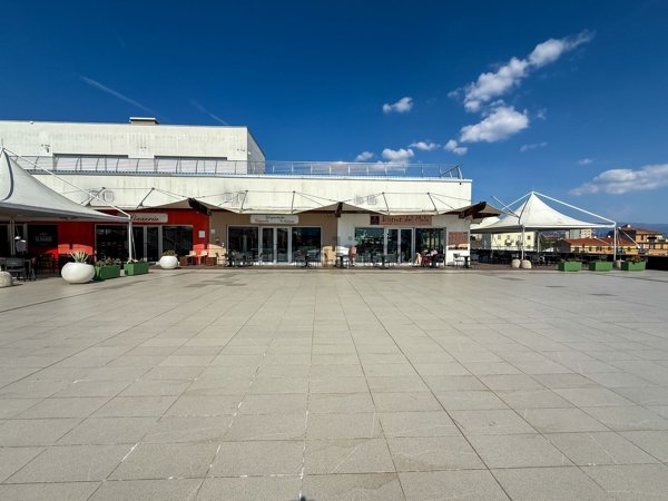 negozio in affitto a Vado Ligure