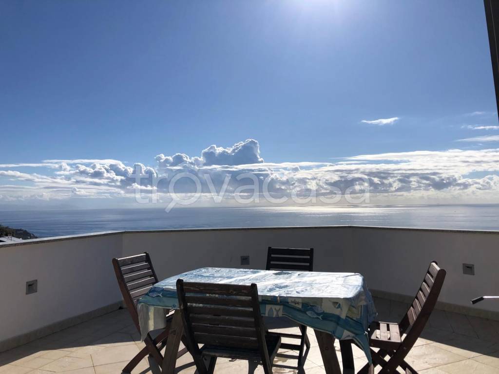 appartamento in affitto a Varazze in zona Castagnabuona