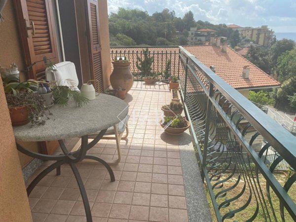 appartamento in affitto a Varazze in zona Castagnabuona