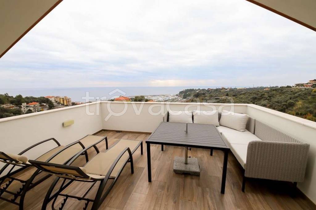 appartamento in affitto a Varazze in zona Castagnabuona