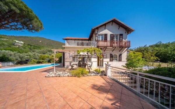 casa indipendente in affitto a Varazze