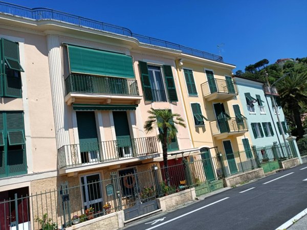 appartamento in affitto ad Arenzano in zona Terrarossa