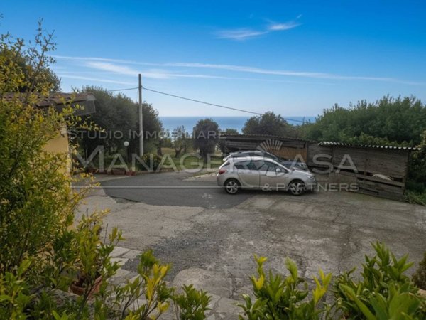 appartamento in affitto ad Arenzano in zona Terrarossa