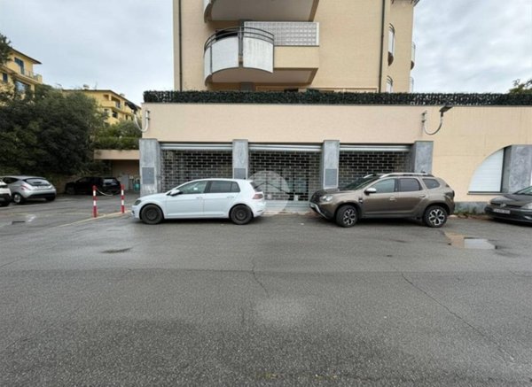 locale commerciale in affitto ad Arenzano in zona Terralba