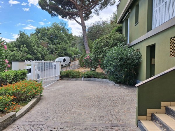 appartamento in affitto ad Arenzano in zona Terralba