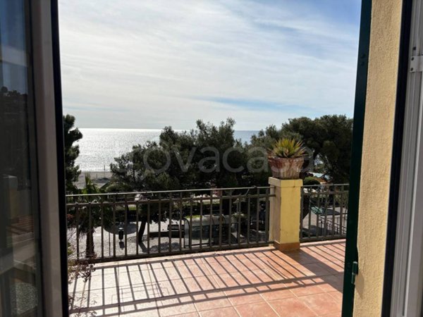 appartamento in affitto ad Arenzano in zona Terrarossa