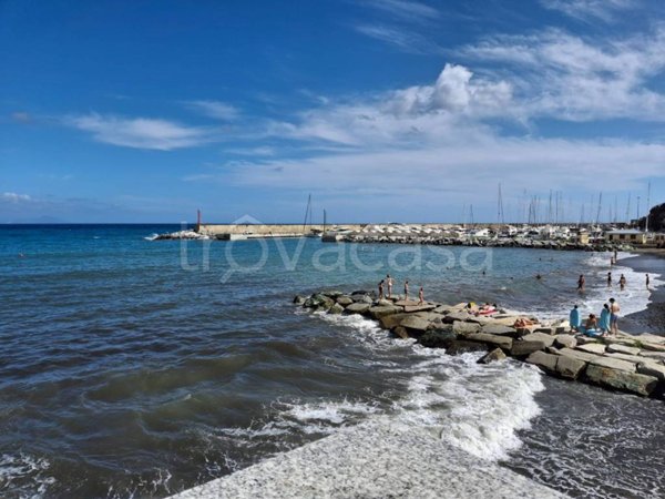 appartamento in affitto ad Arenzano in zona Terralba