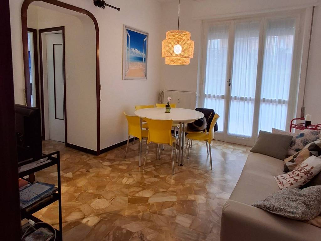 appartamento in affitto ad Arenzano in zona Terralba