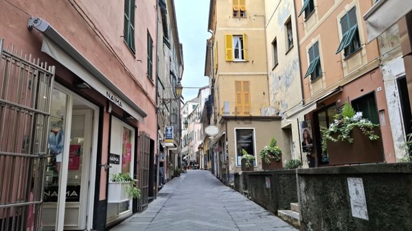 locale commerciale in affitto ad Arenzano in zona Terralba