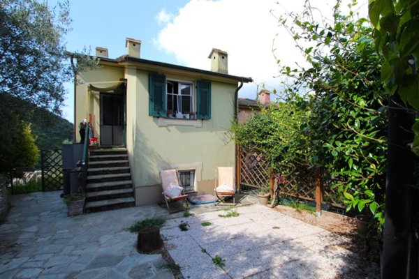 appartamento in affitto ad Avegno in zona Vescina