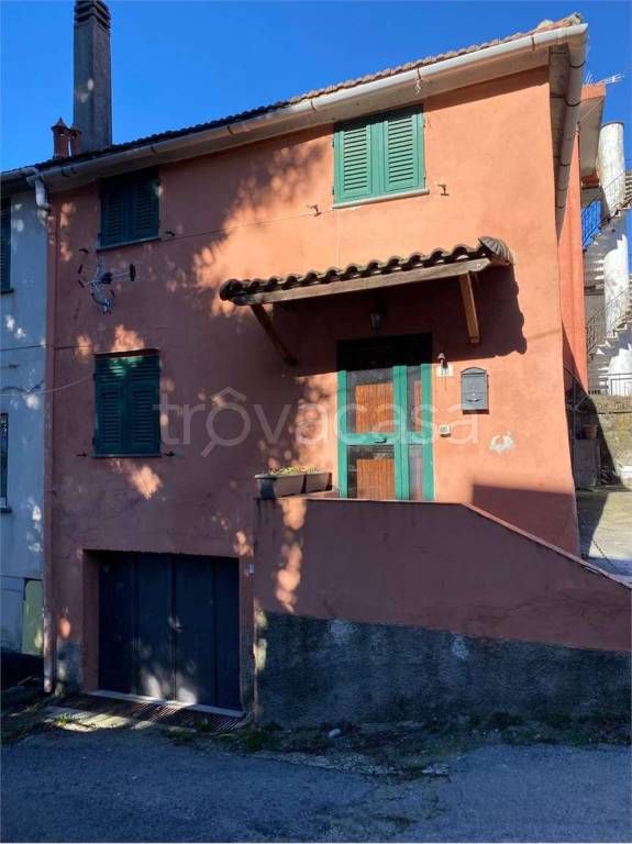 casa indipendente in affitto a Campomorone in zona Pietralavezzara