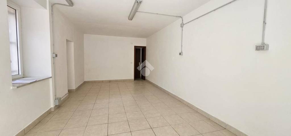 locale commerciale in affitto a Carasco