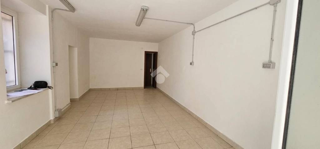 locale commerciale in affitto a Carasco