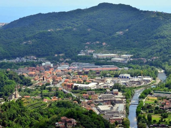 negozio in affitto a Carasco