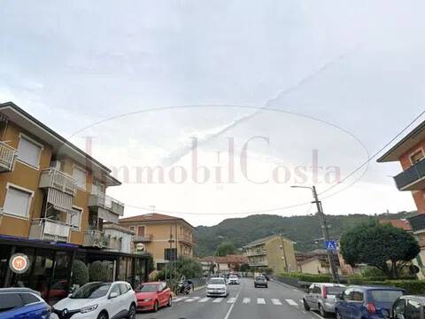 negozio in affitto a Carasco