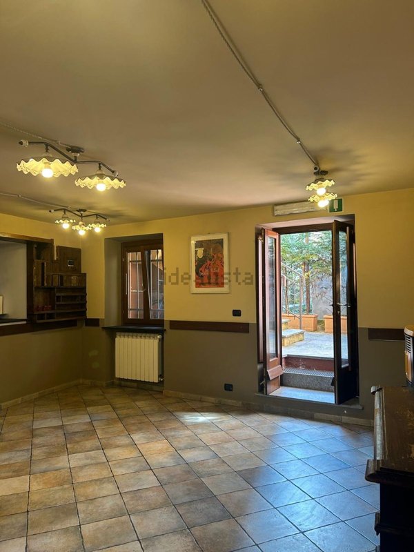 negozio in affitto a Casella