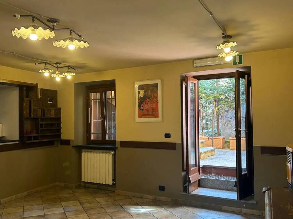 negozio in affitto a Casella