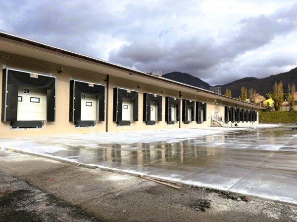 locale commerciale in affitto a Casella