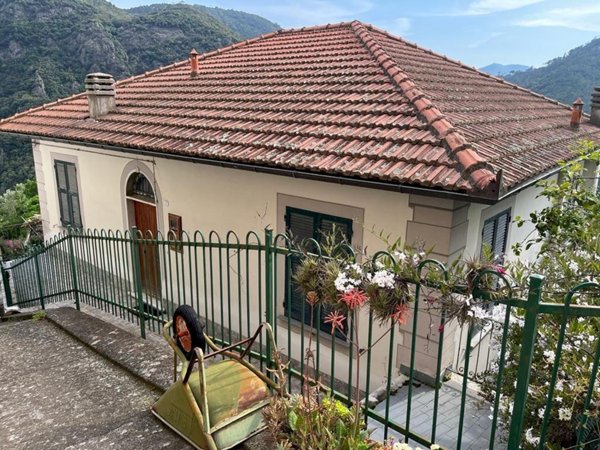 casa indipendente in affitto a Castiglione Chiavarese