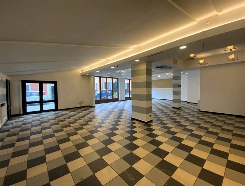 locale commerciale in affitto a Chiavari