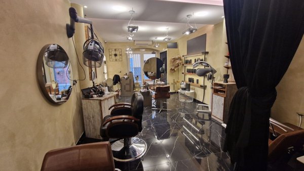 locale commerciale in affitto a Chiavari